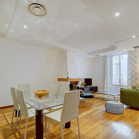 3 Pieces Rue D'antibes Daire *