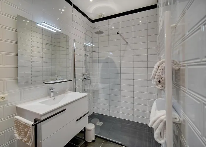 3 Pieces Rue D'antibes Cannes